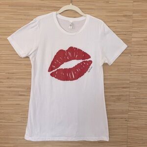 Graphic Tee w/Kiss Lips 💋